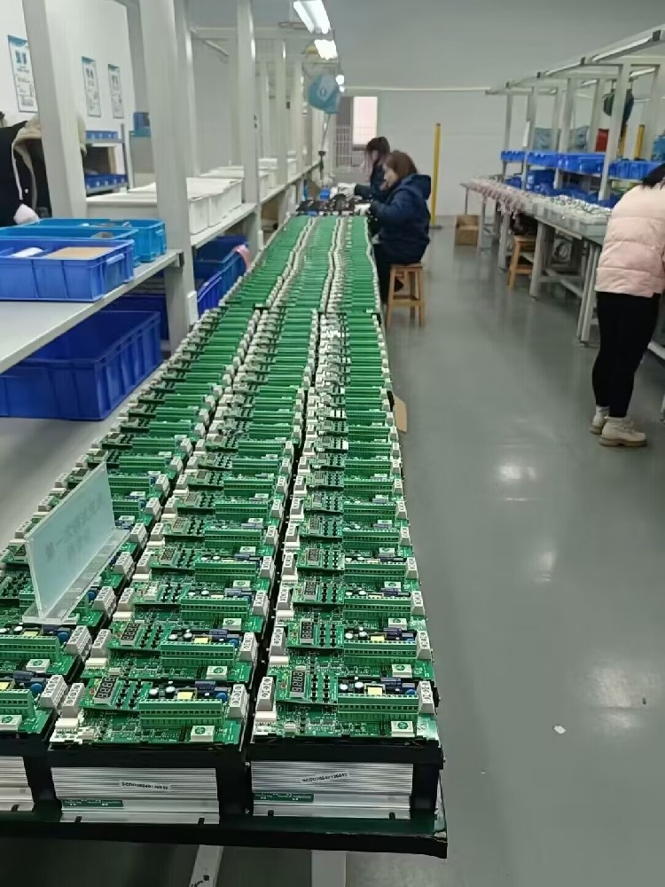 电力调整器在运行时最大电流逐步降低是为什么？